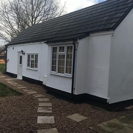 Manor Bungalow Walsall Exterior foto